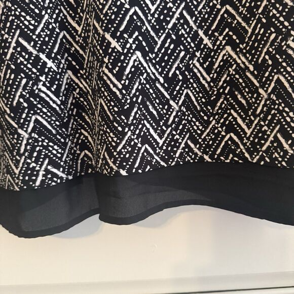 Catherines Black White Geometric Tunic Top Chiffon Hem 3/4 Sleeve Chic Work Wear - Picture 5 of 12